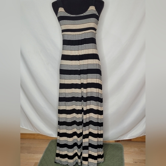 Calvin Klein Dresses & Skirts - Calvin Klein Sleeveless Maxi Dress - Size 4